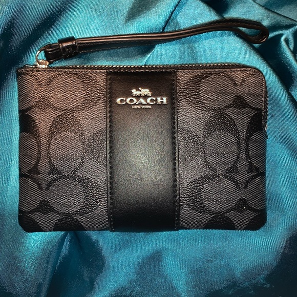 Coach wristlet - Picture 2 of 4